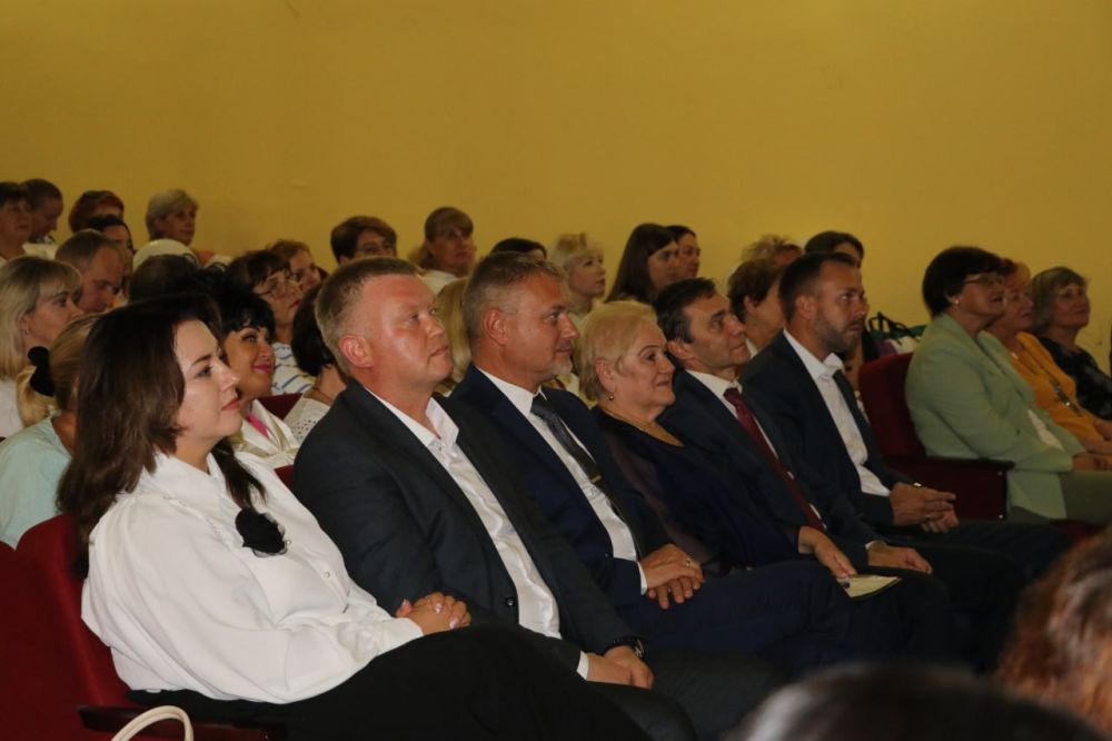 Игорь Ткаченко: Сегодня прошло торжественное мероприятие, в рамках которого чествовали учителей Феодосийского округа Игорь Ткаченко: Сегодня прошло торжественное мероприятие, в рамках которого чествовали учителей Феодосийского округа