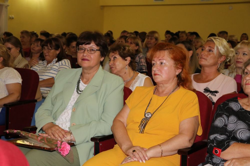 Игорь Ткаченко: Сегодня прошло торжественное мероприятие, в рамках которого чествовали учителей Феодосийского округа Игорь Ткаченко: Сегодня прошло торжественное мероприятие, в рамках которого чествовали учителей Феодосийского округа
