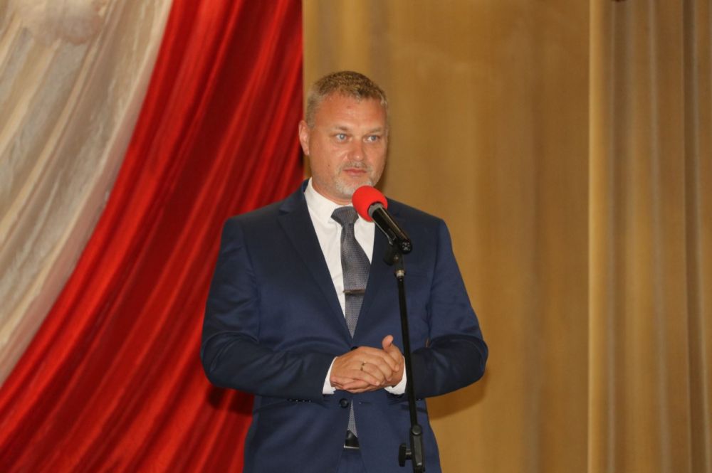 Игорь Ткаченко: Сегодня прошло торжественное мероприятие, в рамках которого чествовали учителей Феодосийского округа Игорь Ткаченко: Сегодня прошло торжественное мероприятие, в рамках которого чествовали учителей Феодосийского округа