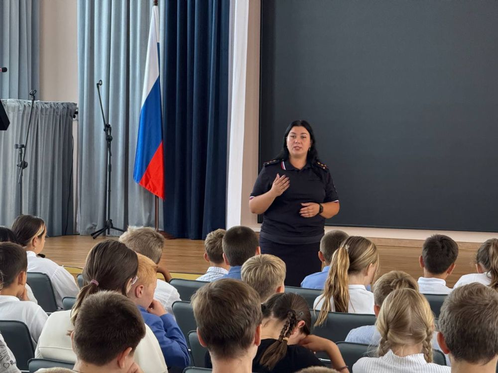 Сотрудники Госавтоинспекции совместно с инспекторами по делам несовершеннолетних с профилактической беседой посетили севастопольских лицеистов Сотрудники Госавтоинспекции совместно с инспекторами по делам несовершеннолетних с профилактической беседой посетили севастопольских лицеистов