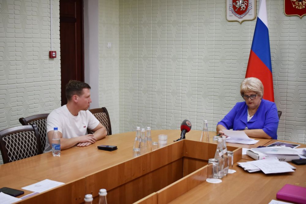 Галина Огнёва: Ремонт кровли, организация подъездных путей, подключение водоснабжения, получение земельных участков, открытие музея — это вопросы, с которыми ко мне сегодня обратились алуштинцы в рамках еженедельного приема граждан Галина Огнёва: Ремонт кровли, организация подъездных путей, подключение водоснабжения, получение земельных участков, открытие музея — это вопросы, с которыми ко мне сегодня обратились алуштинцы в рамках еженедельного приема граждан