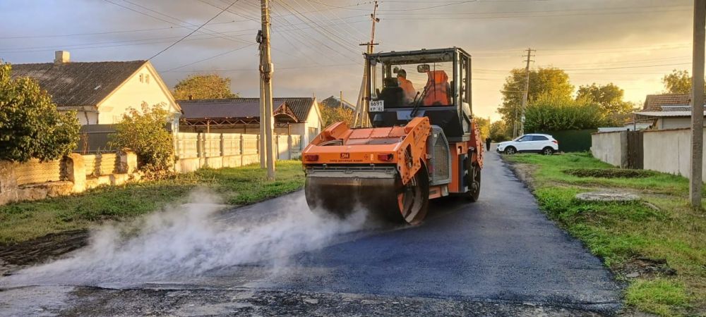В рамках обязательных работ по содержанию автомобильных дорог местного значения продолжается проведение ямочного ремонта в Симферопольском районе В рамках обязательных работ по содержанию автомобильных дорог местного значения продолжается проведение ямочного ремонта в Симферопольском районе