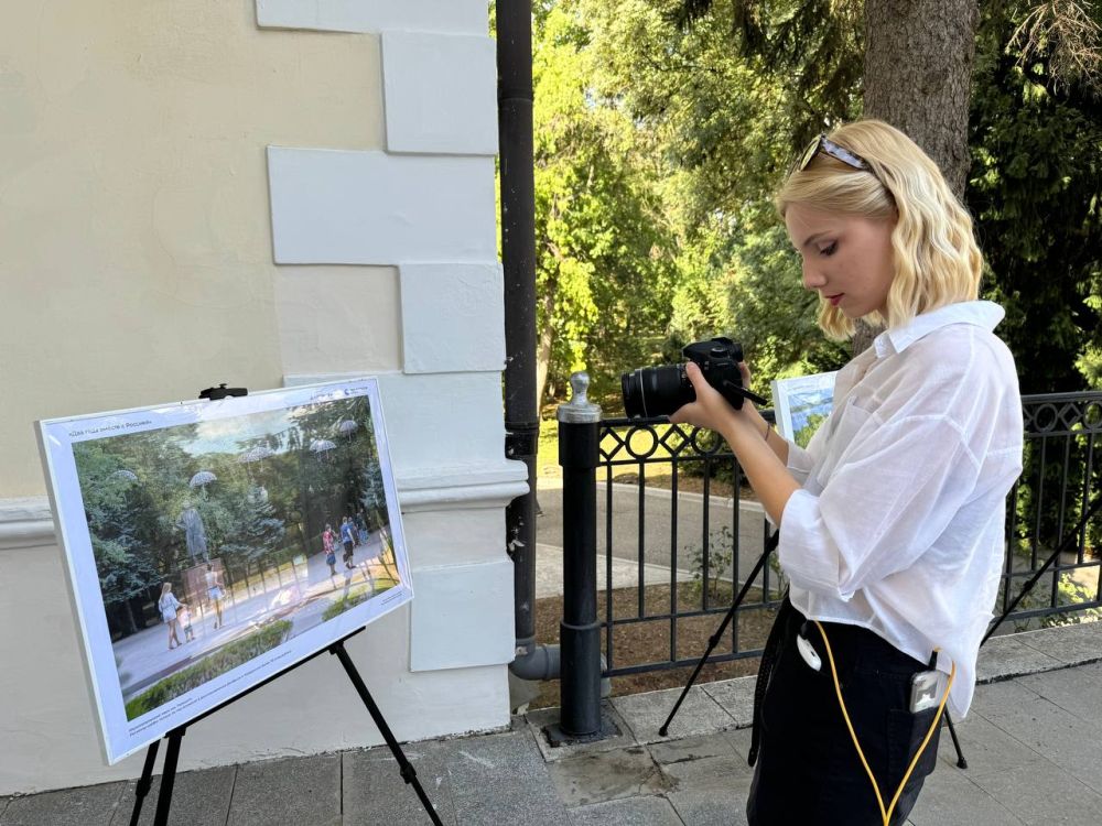 В рамках II Крымского медиафорума «Журналистика в период СВО» работает фотовыставка «Два года вместе с Россией» В рамках II Крымского медиафорума «Журналистика в период СВО» работает фотовыставка «Два года вместе с Россией»