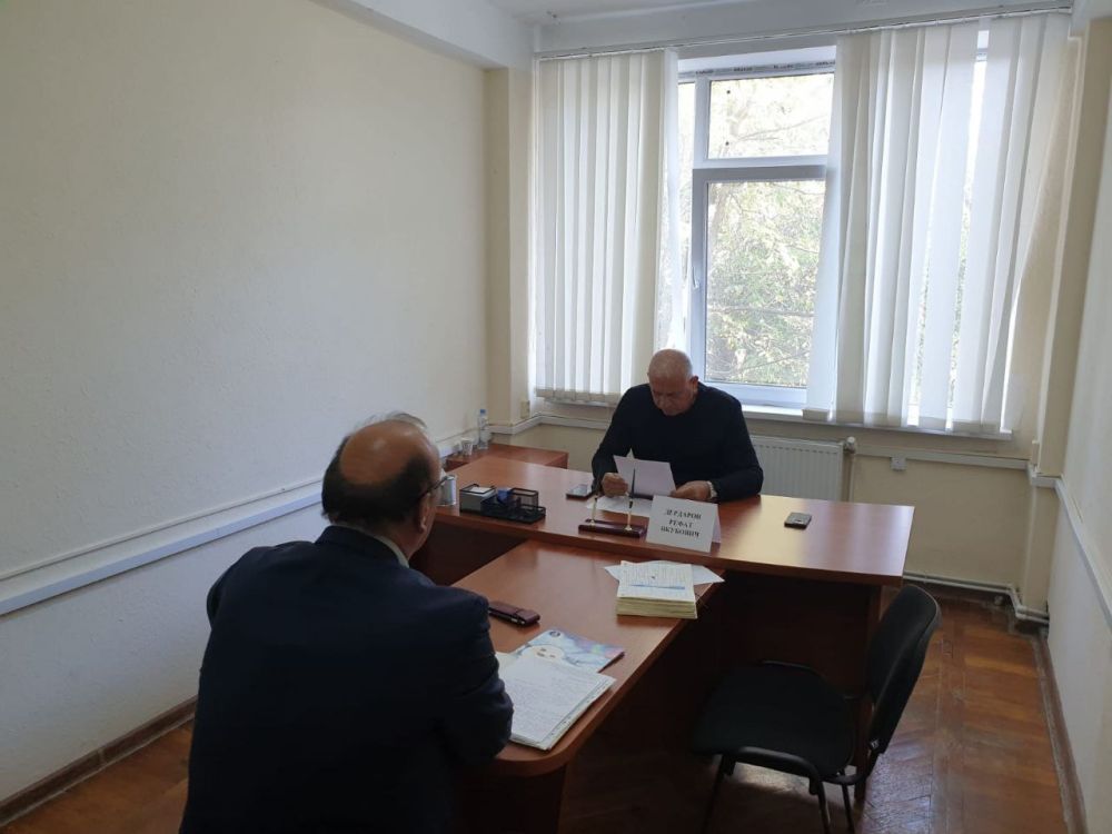 Заместитель председателя Государственного комитета по делам межнациональных отношений Республики Крым Рефат Дердаров провел плановый прием граждан Заместитель председателя Государственного комитета по делам межнациональных отношений Республики Крым Рефат Дердаров провел плановый прием граждан