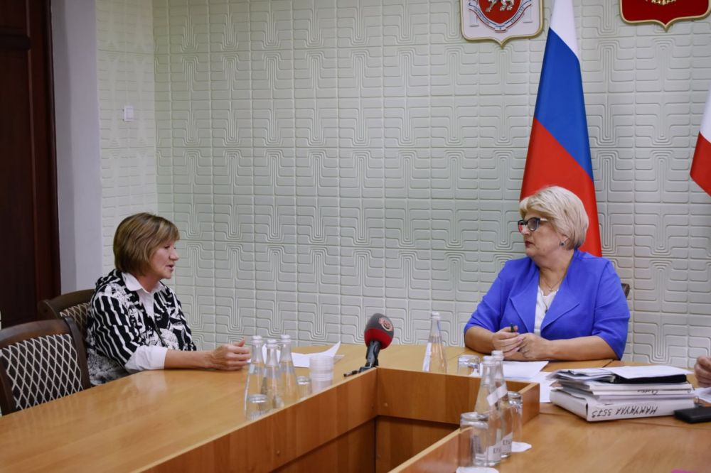 Галина Огнёва: Ремонт кровли, организация подъездных путей, подключение водоснабжения, получение земельных участков, открытие музея — это вопросы, с которыми ко мне сегодня обратились алуштинцы в рамках еженедельного приема граждан Галина Огнёва: Ремонт кровли, организация подъездных путей, подключение водоснабжения, получение земельных участков, открытие музея — это вопросы, с которыми ко мне сегодня обратились алуштинцы в рамках еженедельного приема граждан
