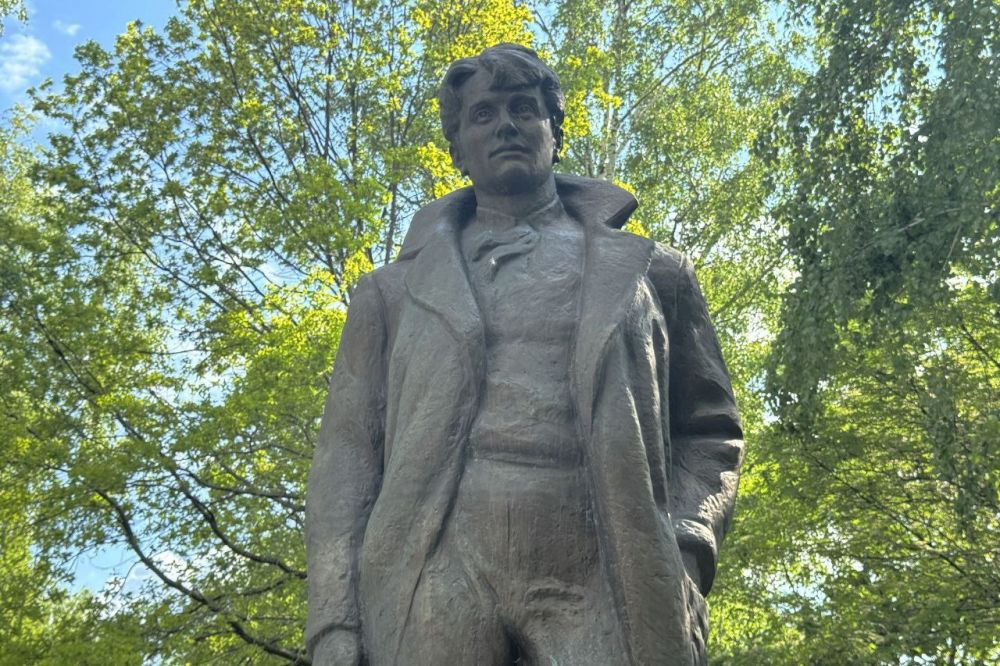 Владимир Константинов: 129 лет назад, 3 октября 1895 года, в селе Константиново Рязанской губернии родился великий русский поэт Сергей Александрович Есенин Владимир Константинов: 129 лет назад, 3 октября 1895 года, в селе Константиново Рязанской губернии родился великий русский поэт Сергей Александрович Есенин