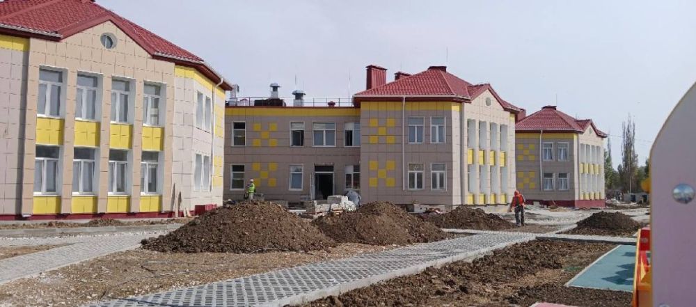 В ходе рабочей поездки в город Керчь прокурор республики Олег Камшилов осуществил выезд на возводимый детский сад на 260 мест в районе Марат-2 В ходе рабочей поездки в город Керчь прокурор республики Олег Камшилов осуществил выезд на возводимый детский сад на 260 мест в районе Марат-2