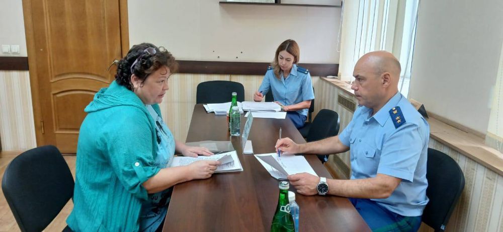 В ходе рабочей поездки в Керчь прокурор республики Олег Камшилов провел прием граждан В ходе рабочей поездки в Керчь прокурор республики Олег Камшилов провел прием граждан