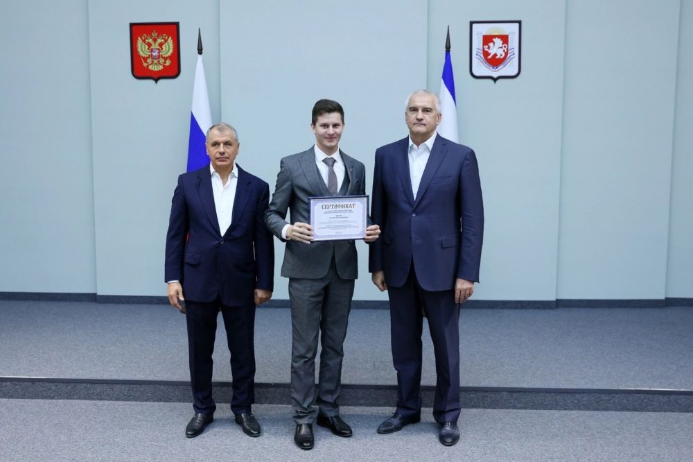 03 октября 2024 года в Совете министров Республики Крым состоялось торжественное мероприятие, посвященное Дню учителя 03 октября 2024 года в Совете министров Республики Крым состоялось торжественное мероприятие, посвященное Дню учителя