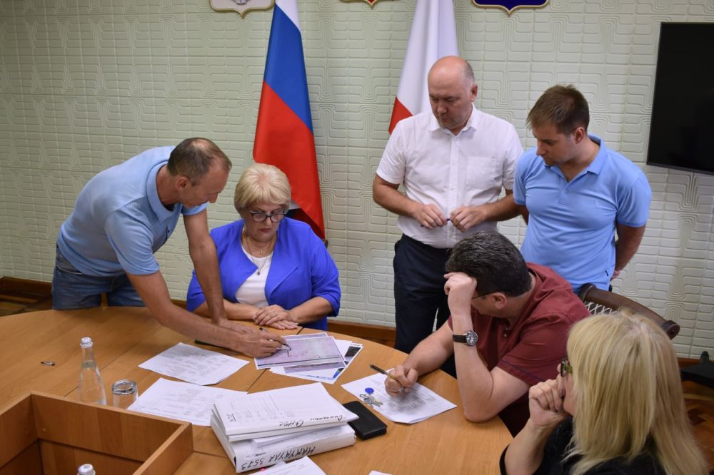 Галина Огнёва: Ремонт кровли, организация подъездных путей, подключение водоснабжения, получение земельных участков, открытие музея — это вопросы, с которыми ко мне сегодня обратились алуштинцы в рамках еженедельного приема граждан Галина Огнёва: Ремонт кровли, организация подъездных путей, подключение водоснабжения, получение земельных участков, открытие музея — это вопросы, с которыми ко мне сегодня обратились алуштинцы в рамках еженедельного приема граждан