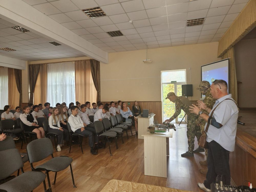 В судакской школе №2 прошли уроки мужества для школьников города Судак «Защитники Мира», «Кто же такие саперы?» В судакской школе №2 прошли уроки мужества для школьников города Судак «Защитники Мира», «Кто же такие саперы?»