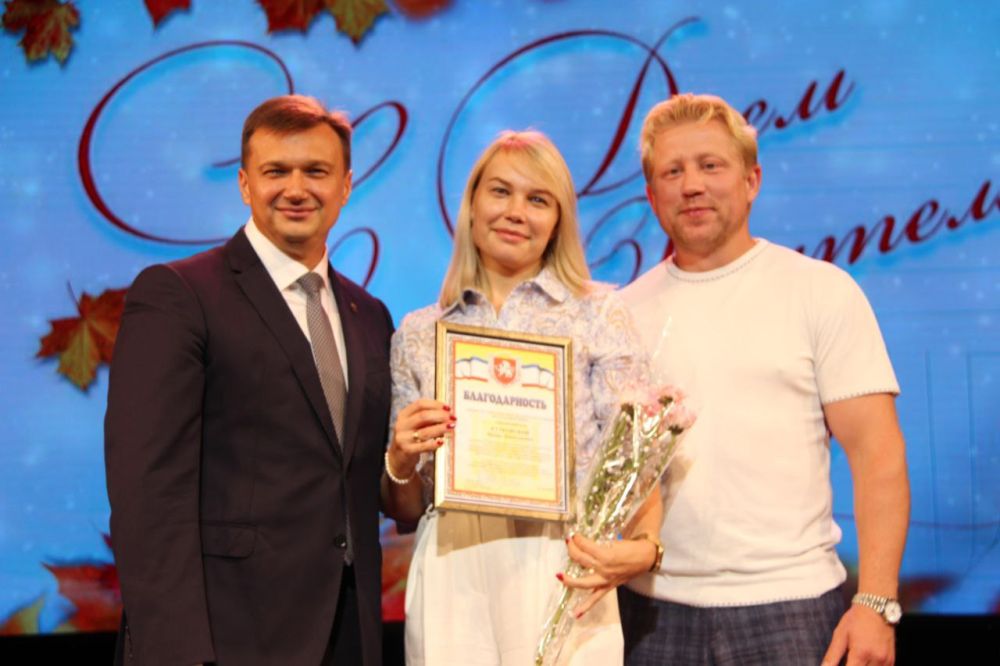Константин Шимановский: В театре имени А.П. Чехова чествовали наших уважаемых учителей, которые завтра будут отмечать свой... Константин Шимановский: В театре имени А.П. Чехова чествовали наших уважаемых учителей, которые завтра будут отмечать свой...