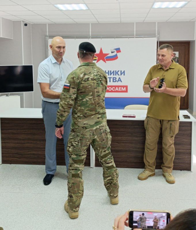 В Крыму наградили участников СВО и их родителей В Крыму наградили участников СВО и их родителей