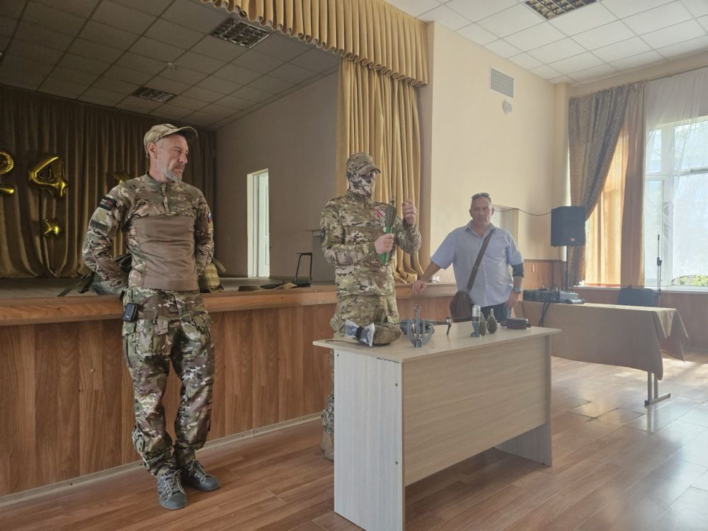 В судакской школе №2 прошли уроки мужества для школьников города Судак «Защитники Мира», «Кто же такие саперы?» В судакской школе №2 прошли уроки мужества для школьников города Судак «Защитники Мира», «Кто же такие саперы?»