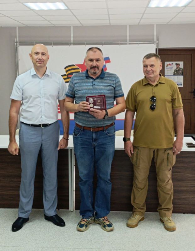 В Крыму наградили участников СВО и их родителей В Крыму наградили участников СВО и их родителей