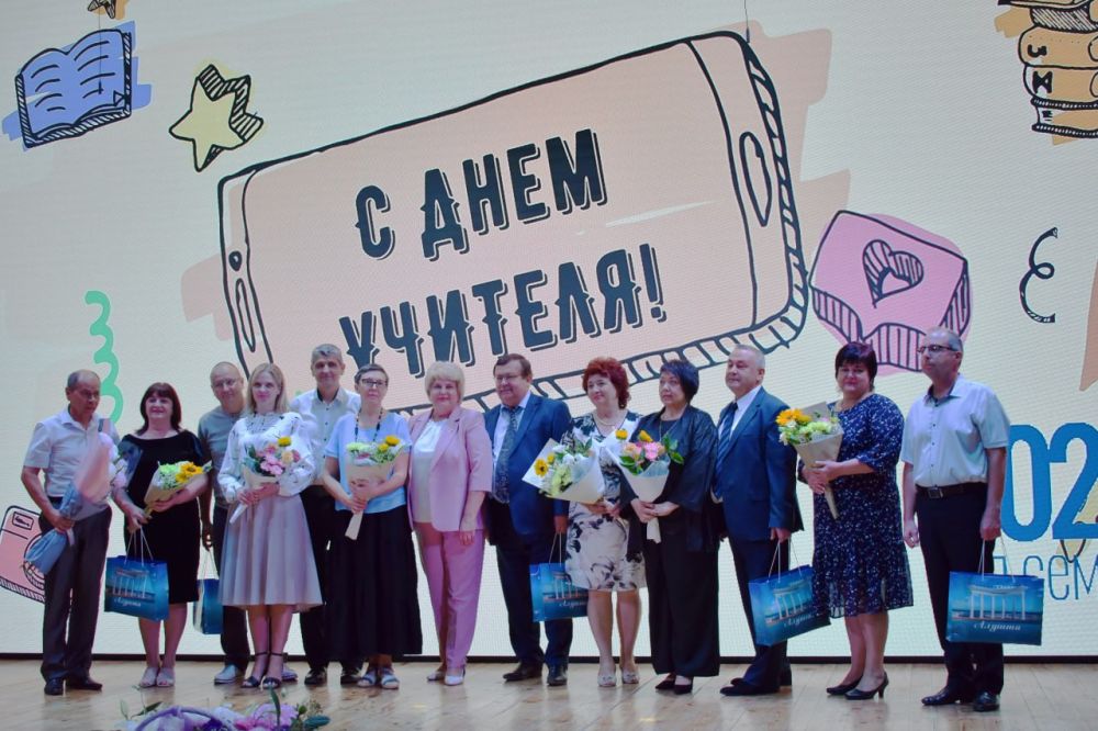 Галина Огнёва: Сегодня, в преддверии Дня учителя, традиционно в торжественной обстановке чествовали работников сферы образования Галина Огнёва: Сегодня, в преддверии Дня учителя, традиционно в торжественной обстановке чествовали работников сферы образования