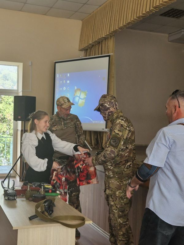 В судакской школе №2 прошли уроки мужества для школьников города Судак «Защитники Мира», «Кто же такие саперы?» В судакской школе №2 прошли уроки мужества для школьников города Судак «Защитники Мира», «Кто же такие саперы?»