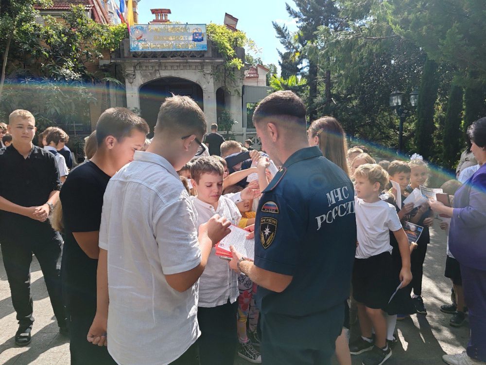 В Ялте инспекторы по делам несовершеннолетних провели профилактическую встречу с подростками В Ялте инспекторы по делам несовершеннолетних провели профилактическую встречу с подростками