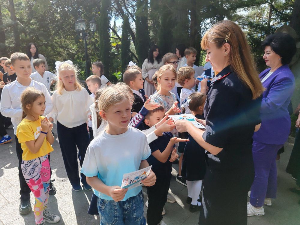 В Ялте инспекторы по делам несовершеннолетних провели профилактическую встречу с подростками В Ялте инспекторы по делам несовершеннолетних провели профилактическую встречу с подростками