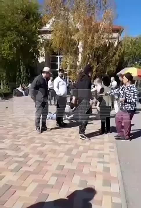 Блогера «Тринадцатого», доставили в отдел, предварительно, после того, как у него в кармане был обнаружен сверток с неизвестным веществом