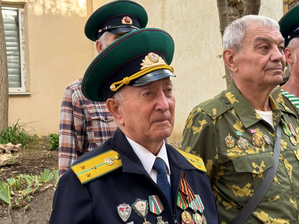 Александр Дудинов: Вместе с заместителем председателя Госсовета Крыма Айдером Типпа и главой муниципального образования... Александр Дудинов: Вместе с заместителем председателя Госсовета Крыма Айдером Типпа и главой муниципального образования...