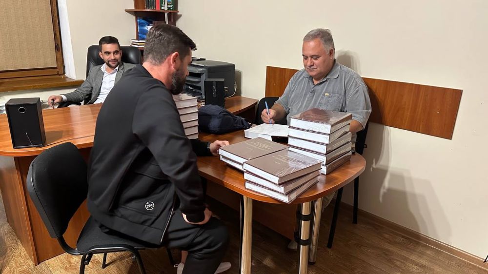 Шериф Османов: Вышла в свет книга кандидата социологических наук Рефика Куртсеитова «Крымские татары в Великой Отечественной войне 1941-1945 гг.: Подвиг, отраженный в наградных документах. Долгое возвращение на Родину» в двух томах Шериф Османов: Вышла в свет книга кандидата социологических наук Рефика Куртсеитова «Крымские татары в Великой Отечественной войне 1941-1945 гг.: Подвиг, отраженный в наградных документах. Долгое возвращение на Родину» в двух томах