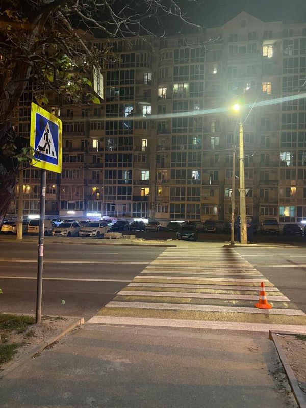 Иномарка сбила женщину на переходе в Севастополе Иномарка сбила женщину на переходе в Севастополе
