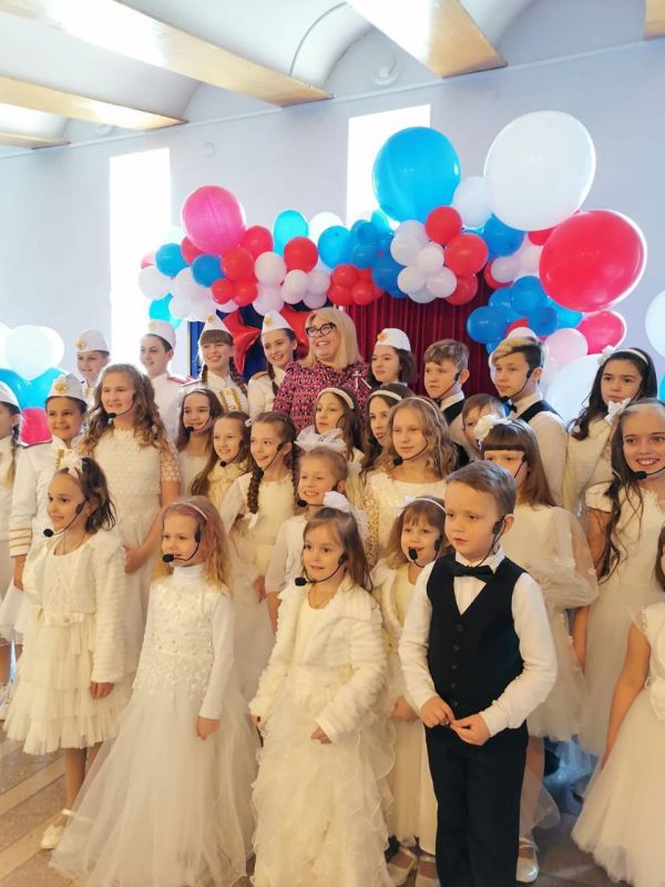 Янина Павленко: Детский музыкальный театр Ялты "Маленькая страна" отмечает 5-летний юбилей! Его в 2019 году открыл в нашем городе Народный артист России, поэт Илья Рахмиэлевич Резник Янина Павленко: Детский музыкальный театр Ялты "Маленькая страна" отмечает 5-летний юбилей! Его в 2019 году открыл в нашем городе Народный артист России, поэт Илья Рахмиэлевич Резник
