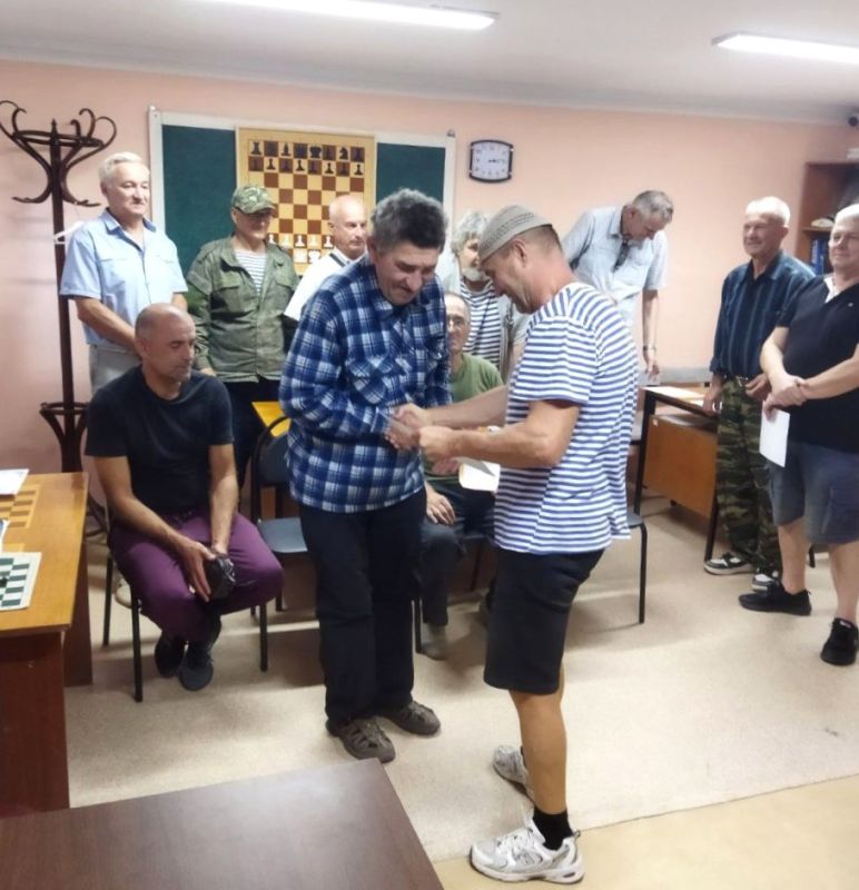 Шахматисты Феодосии и Белогорска посвятили турнир Дню учителя Шахматисты Феодосии и Белогорска посвятили турнир Дню учителя