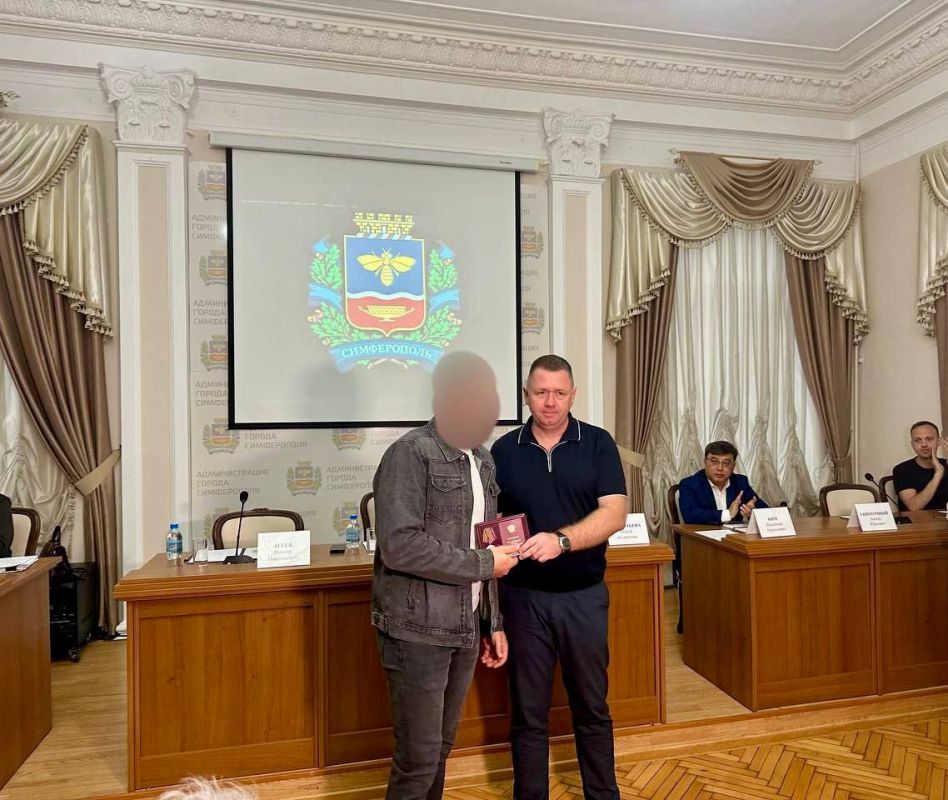 В Симферополе наградили участников специальной военной операции В Симферополе наградили участников специальной военной операции