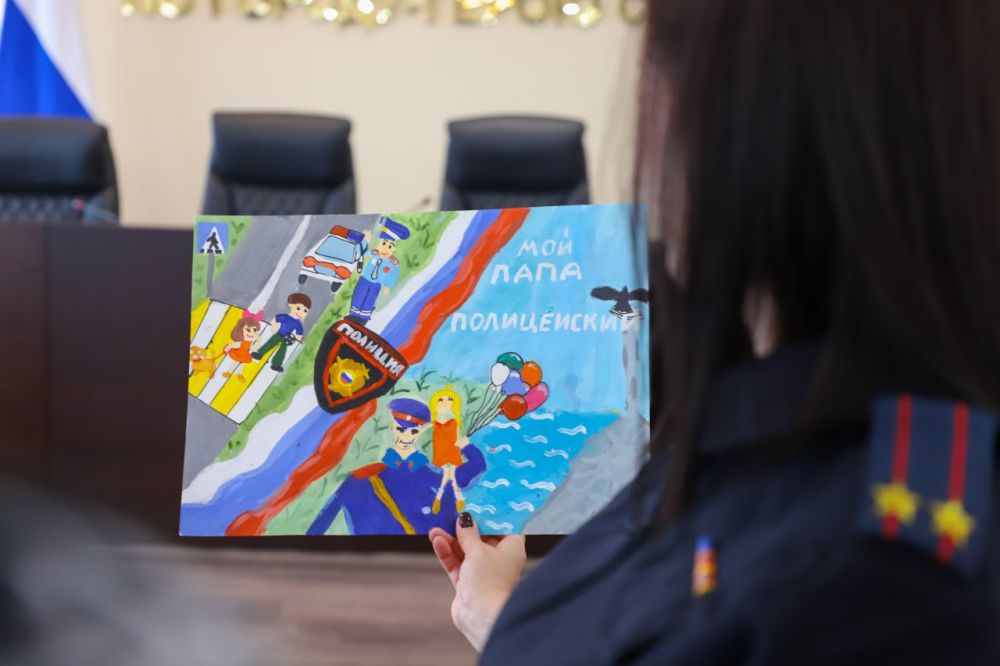 В Управлении МВД России по г. Севастополю подвели итоги регионального этапа Всероссийского конкурса «Мои родители работают в полиции» В Управлении МВД России по г. Севастополю подвели итоги регионального этапа Всероссийского конкурса «Мои родители работают в полиции»