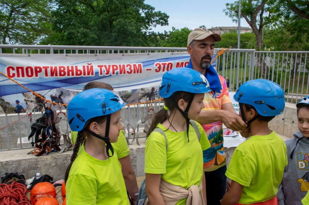Михаил Развожаев: Сегодня свой профессиональный праздник отмечают работники дополнительного образования Михаил Развожаев: Сегодня свой профессиональный праздник отмечают работники дополнительного образования
