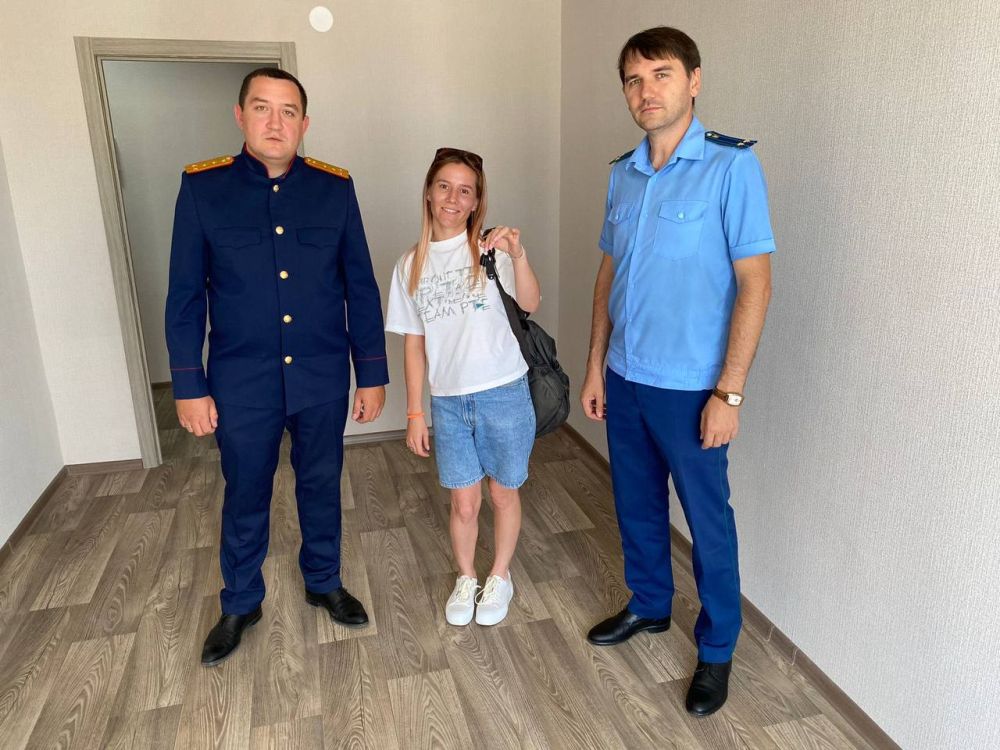В Евпатории прокуратура добилась восстановления жилищных прав 10 сирот В Евпатории прокуратура добилась восстановления жилищных прав 10 сирот