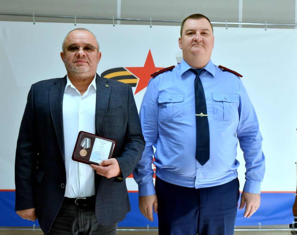 Также в рамках мероприятия состоялось награждение руководства Крымского академического русского драматического театра им. М.... Также в рамках мероприятия состоялось награждение руководства Крымского академического русского драматического театра им. М....