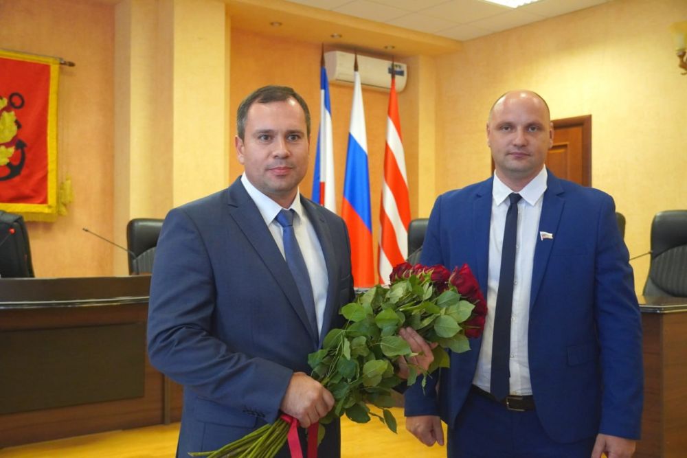 #городские_новости. На очередном заседании сессии городского совета депутаты поддержали кандидатуру Олега КАТОРГИНА на должность главы администрации Керчи #городские_новости. На очередном заседании сессии городского совета депутаты поддержали кандидатуру Олега КАТОРГИНА на должность главы администрации Керчи