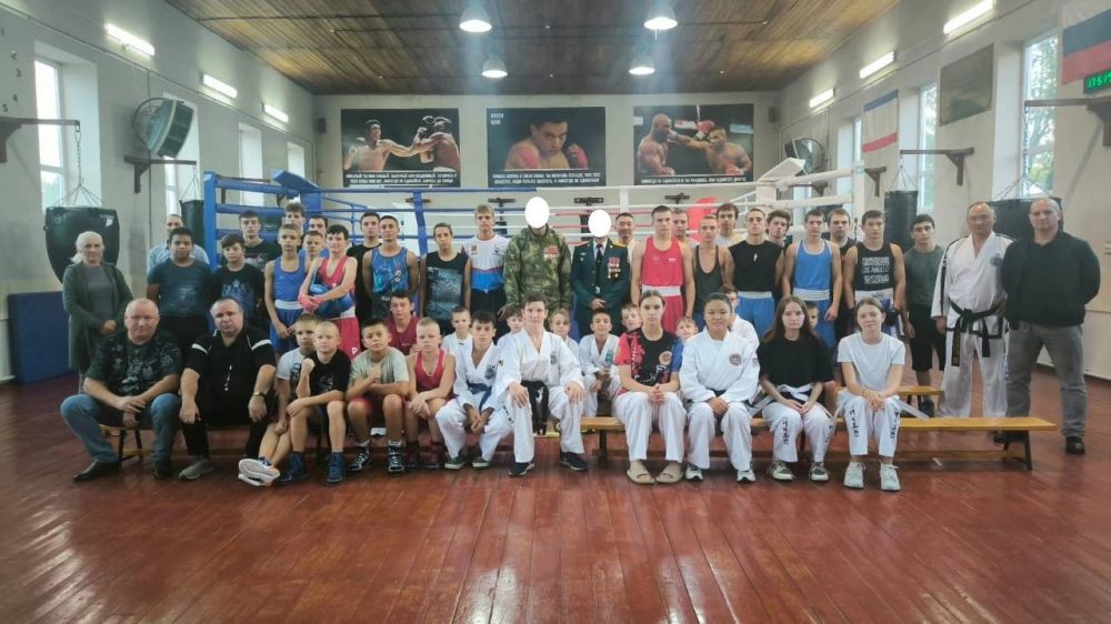 В ГБУ ДО РК «Спортивная школа № 2» состоялась встреча воспитанников и тренеров учреждения с действующими военными - участниками СВО В ГБУ ДО РК «Спортивная школа № 2» состоялась встреча воспитанников и тренеров учреждения с действующими военными - участниками СВО
