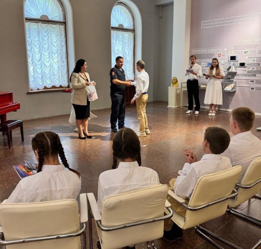 В Международном детском центре «Артек» состоялась церемония вручения первых паспортов юным гражданам Российской Федерации В Международном детском центре «Артек» состоялась церемония вручения первых паспортов юным гражданам Российской Федерации