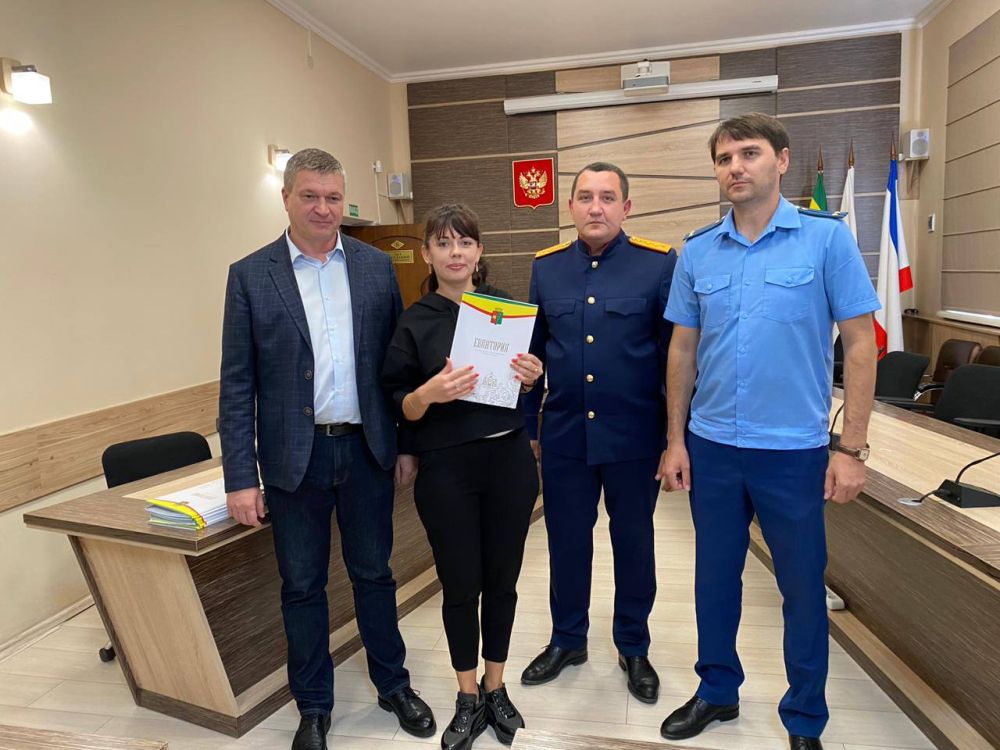 В Евпатории прокуратура добилась восстановления жилищных прав 10 сирот В Евпатории прокуратура добилась восстановления жилищных прав 10 сирот
