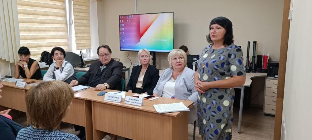 Олег Лобов провел семинар для муниципальных архивов Крыма Олег Лобов провел семинар для муниципальных архивов Крыма