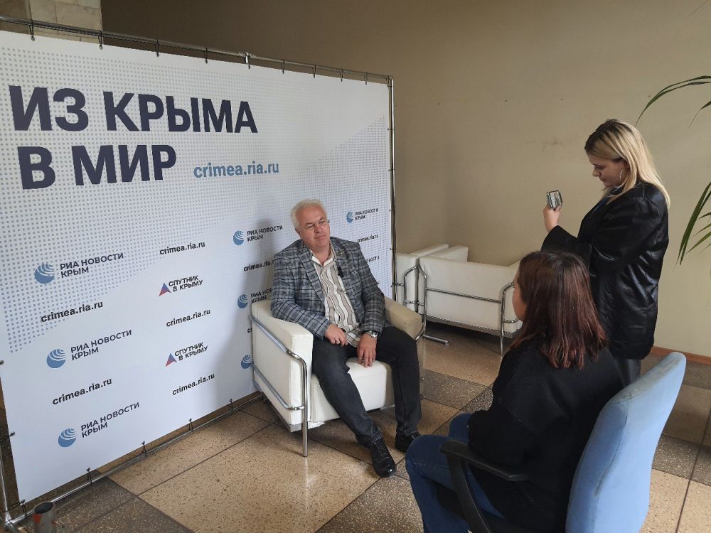 Директор Алупкинского музея-заповедника в гостях у Радио "Спутник Крым" Директор Алупкинского музея-заповедника в гостях у Радио "Спутник Крым"