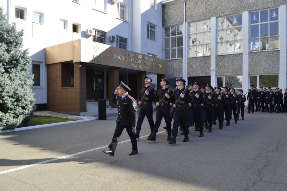 Руководство МВД по Республике Крым приняло участие в торжественной церемонии принятия Присяги курсантами Крымского филиала Краснодарского университета МВД России Руководство МВД по Республике Крым приняло участие в торжественной церемонии принятия Присяги курсантами Крымского филиала Краснодарского университета МВД России