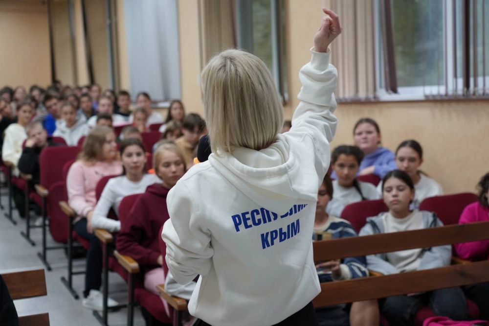 Сегодня на базе ДОЛ «Сокол» в рамках проведения смены отдыха «Школа лидера» для активистов школьных и муниципальных органов ученического самоуправления Республики Крым, работали три образовательные площадки: Сегодня на базе ДОЛ «Сокол» в рамках проведения смены отдыха «Школа лидера» для активистов школьных и муниципальных органов ученического самоуправления Республики Крым, работали три образовательные площадки: