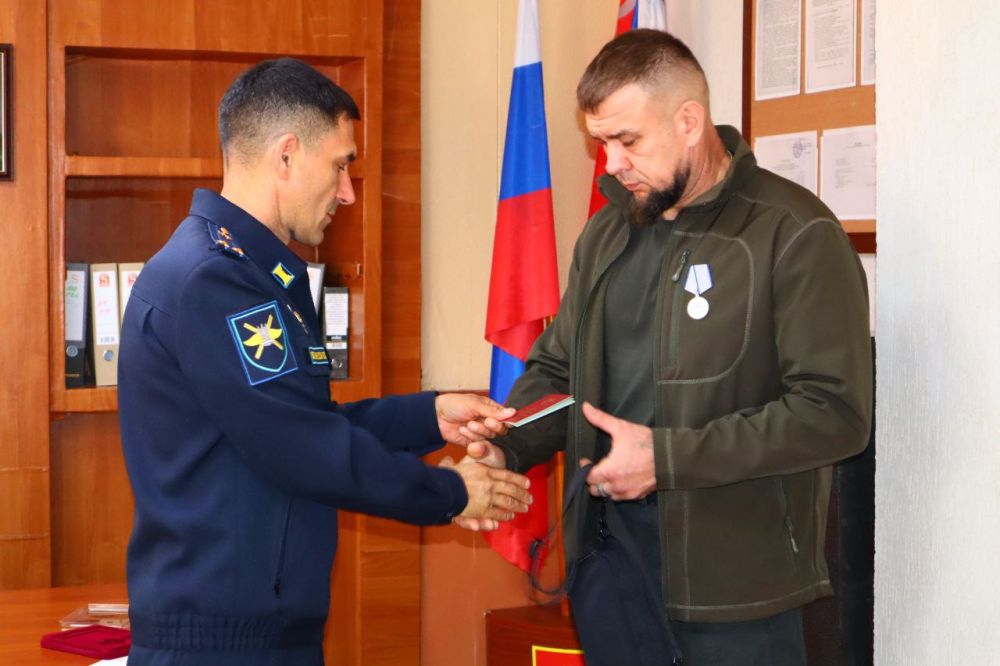 Инна Федоренко: За мужество и отвагу, проявленные при выполнении боевых задач, житель с. Полевое Джанкойского района Филатов Геннадий Анатольевич по Указу Президента нашей страны награжден медалью «За отвагу» Инна Федоренко: За мужество и отвагу, проявленные при выполнении боевых задач, житель с. Полевое Джанкойского района Филатов Геннадий Анатольевич по Указу Президента нашей страны награжден медалью «За отвагу»