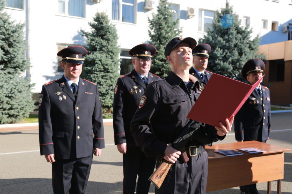 Руководство МВД по Республике Крым приняло участие в торжественной церемонии принятия Присяги курсантами Крымского филиала Краснодарского университета МВД России Руководство МВД по Республике Крым приняло участие в торжественной церемонии принятия Присяги курсантами Крымского филиала Краснодарского университета МВД России