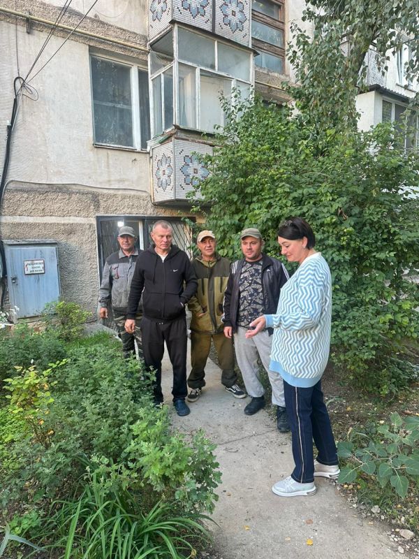 Еженедельно главы муниципальных образований Бахчисарайского района проводят встречи с дворниками Еженедельно главы муниципальных образований Бахчисарайского района проводят встречи с дворниками