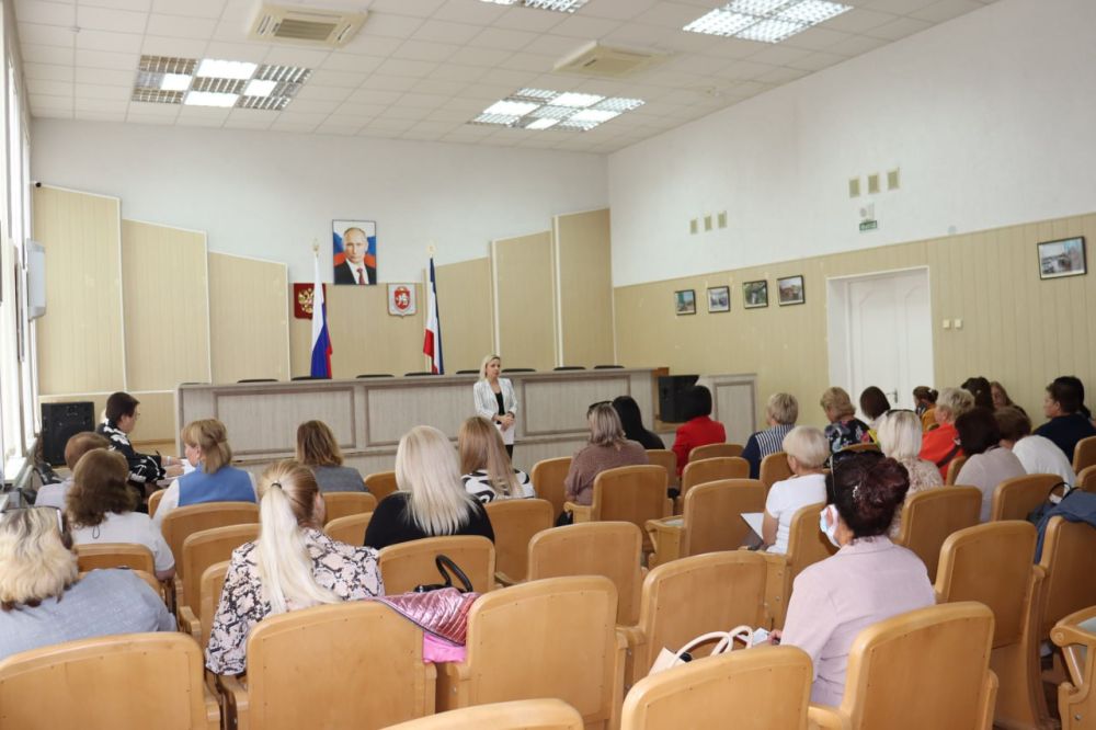 В администрации Симферопольского района состоялось инструктивно-методическое совещание заведующих муниципальных бюджетных дошкольных образовательных учреждений по теме «Актуальные вопросы административной работы руководителя ДОУ» В администрации Симферопольского района состоялось инструктивно-методическое совещание заведующих муниципальных бюджетных дошкольных образовательных учреждений по теме «Актуальные вопросы административной работы руководителя ДОУ»
