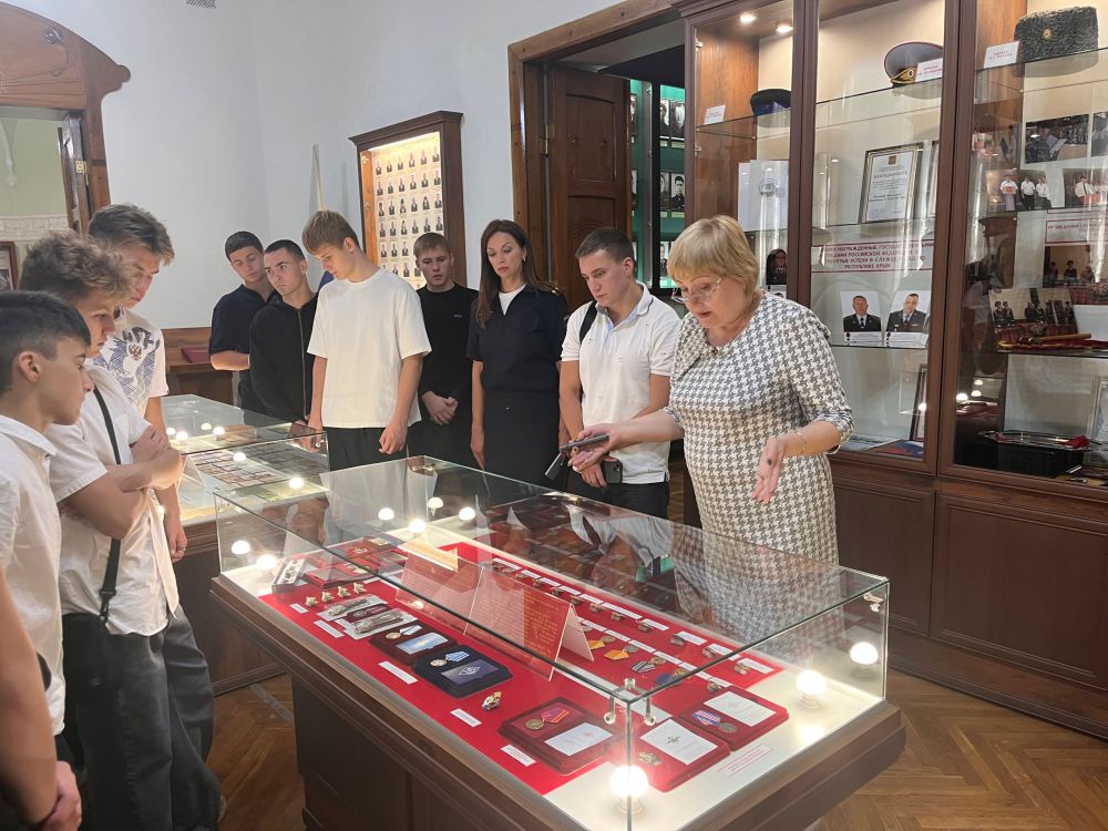 В Министерстве внутренних дел по Республике Крым состоялась экскурсия по действующей экспозиции В Министерстве внутренних дел по Республике Крым состоялась экскурсия по действующей экспозиции