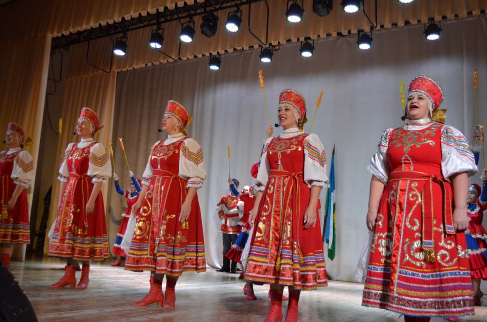 В Белогорском районном Доме культуры сегодня состоялось торжественное мероприятие, посвященное Дню работника сельского... В Белогорском районном Доме культуры сегодня состоялось торжественное мероприятие, посвященное Дню работника сельского...