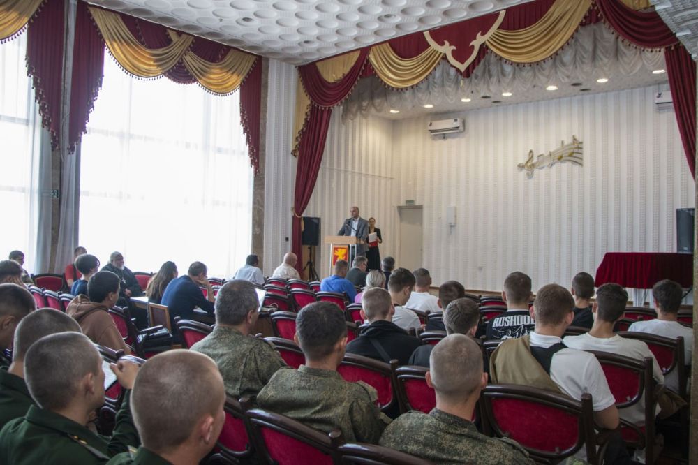#городские_новости. В армии служить — почетно! В городском Культурном центре им. Ю.И.Богатикова прошла ежегодная патриотическая акция, приуроченная ко Дню призывника #городские_новости. В армии служить — почетно! В городском Культурном центре им. Ю.И.Богатикова прошла ежегодная патриотическая акция, приуроченная ко Дню призывника