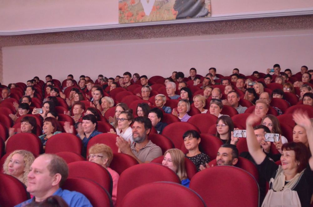 В Белогорском районном Доме культуры сегодня состоялось торжественное мероприятие, посвященное Дню работника сельского... В Белогорском районном Доме культуры сегодня состоялось торжественное мероприятие, посвященное Дню работника сельского...